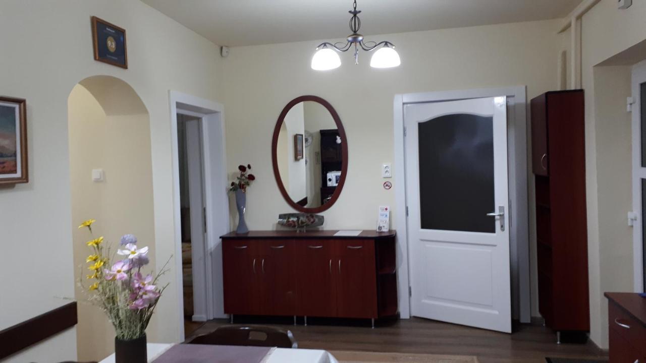 Rozalia Apartman Gyula Dış mekan fotoğraf